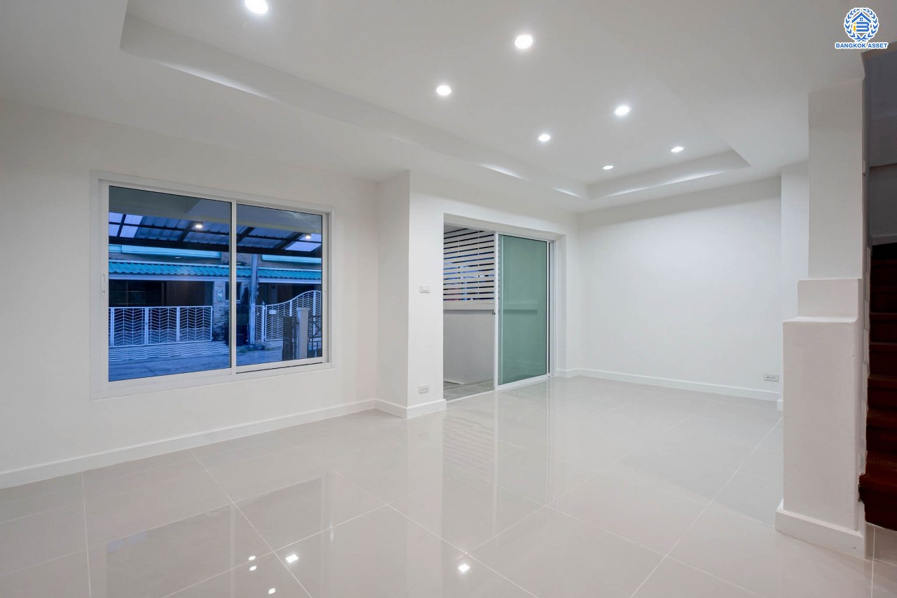 บ้านมือสองตกแต่งใหม่ โครงการ นันทนาการ์เด้น-พาร์คเพลส 345 ราชพฤกษ์-ติวานนท์ เนื้อที่ 27 ตร.ว. ฟังก์ชัน 3 ห้องนอน 2 ห้องน้ำ จอดรถได้ 2 คัน บรรยากาศเงียบสงบเป็นส่วนตัว สิ่งอำนวยความสะดวกมากมาย! บนทำเลศักยภาพ เชื่อมต่อถนนราชพฤกษ์ ใกล้จุดขึ้นทางด่วน "ศรีสมาน"